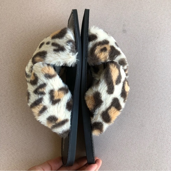 SODA Leopard Faux Fur Criss Cross Slip On Sandals Size 8 - Picture 6 of 11